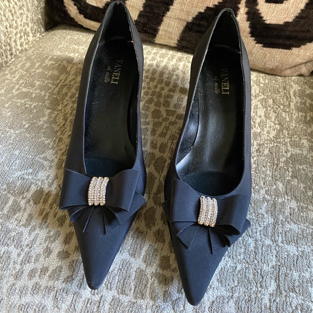NEW Vanelli beautiful crystal evening heels